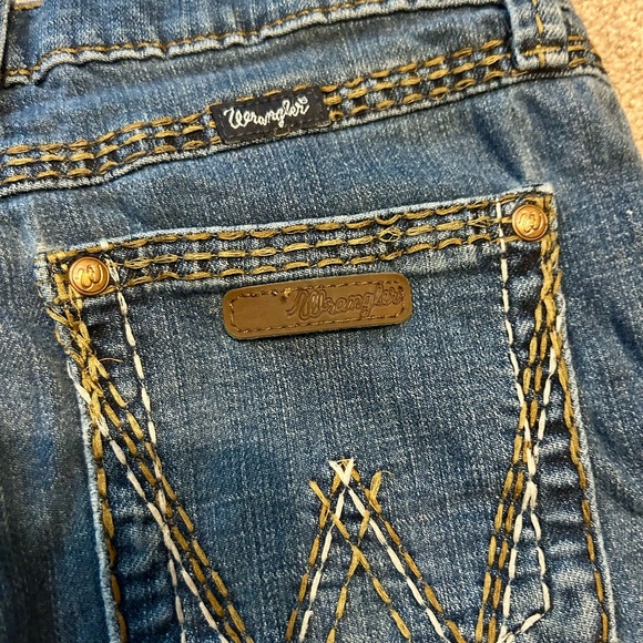 Wrangler Retro Mae Kids Blue Denim Jeans with Stitch Detail - Picture 4 of 5